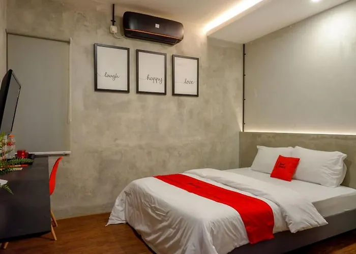 RedDoorz Plus near Kawasan Sam Poo Kong Semarang